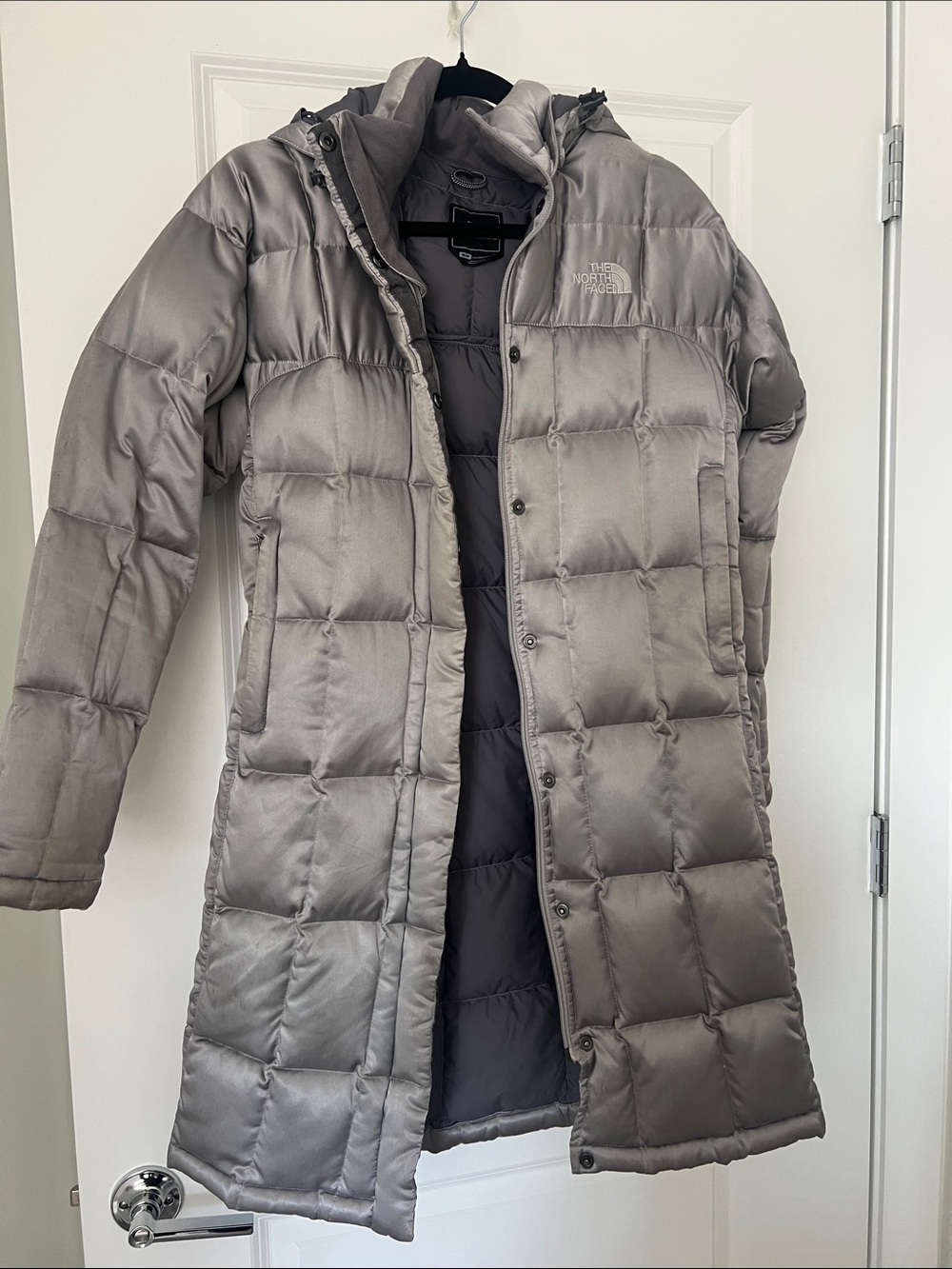 The North Face Women's Long Puffer Coat - Silver